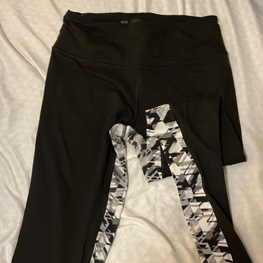 Victoria Sport workout leggings, size large